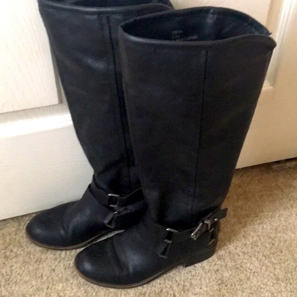 Black leather Riding boots.